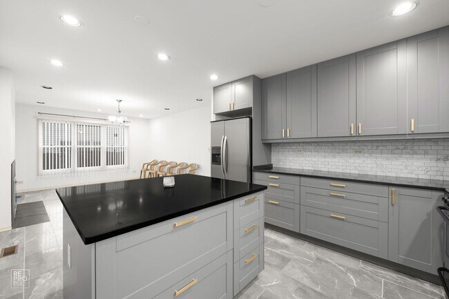 Building Photo - 1002 Hobson Dr