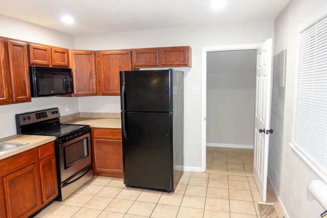 Kitchen - 119 Fox Hill Rd