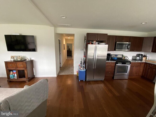 Foto del edificio - 13 Brookside Rd