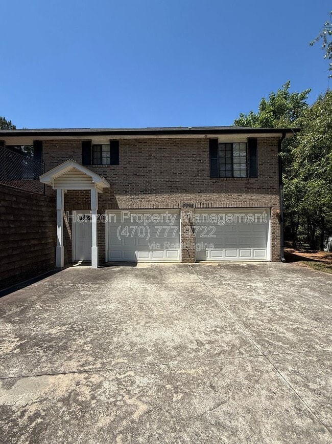 Building Photo - 4005 Hidden Hollow Dr