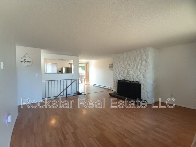 Foto del edificio - 702 E Bridgeport Ave