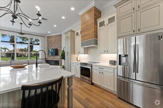 Building Photo - 8541 Peppertree Way