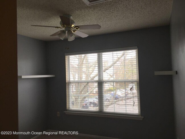 Building Photo - 1607 Wagon Wheel Ct