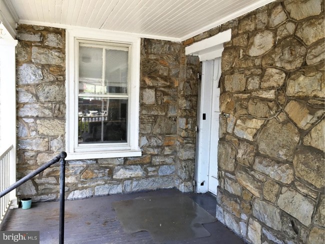 Building Photo - 1039 Lancaster Ave