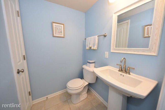 Foto del edificio - 1526 N Cass St