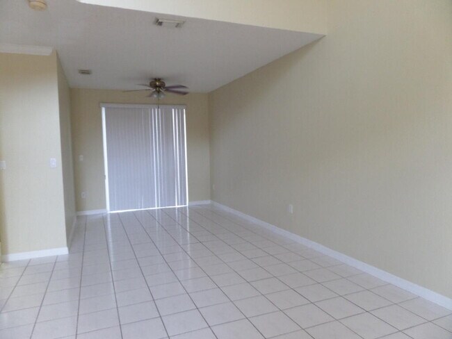 Foto del edificio - 2233 NW 161st Ave