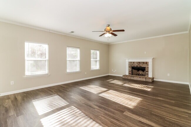 Foto del edificio - 767 Fieldcrest Dr