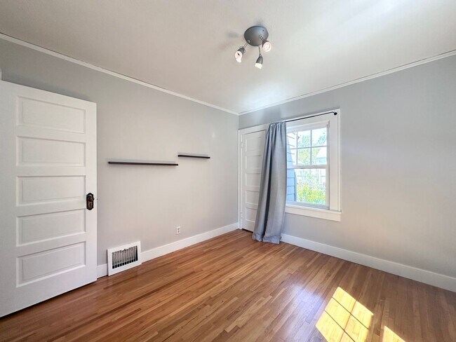 Building Photo - Charming 3 Bed 2 Bath home in Rose City Pa...