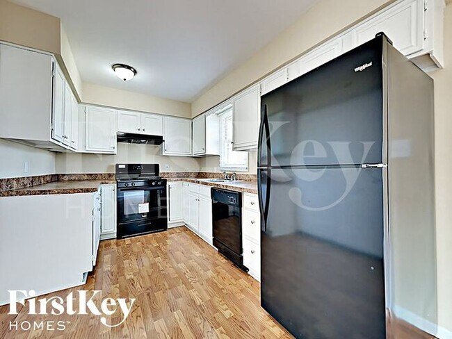 Foto del edificio - 8920 Woody Trail