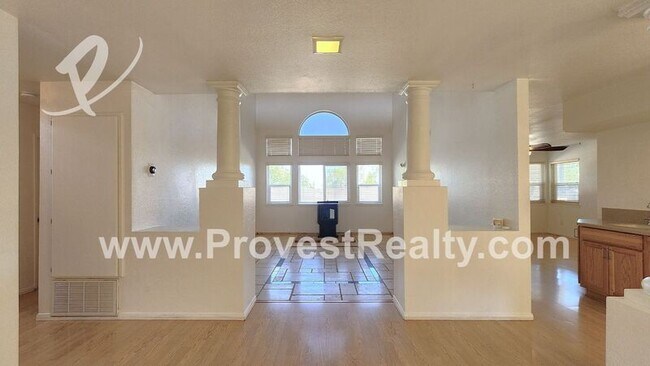 Foto del edificio - 12490 Iroquois Rd