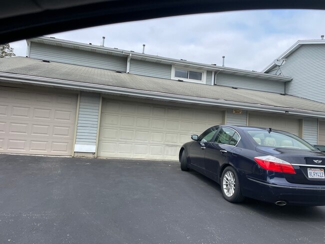2 car garage with entrance direct to kitchen - 2022 McKenna Blvd