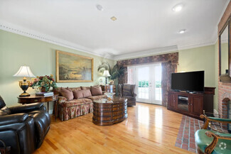 Building Photo - 1610 Oak Hill Rd