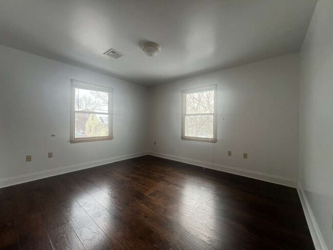 Foto del edificio - 644 Summer St