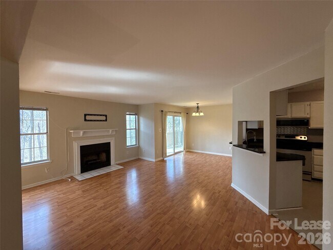 Foto del edificio - 6500 Clavell Ln