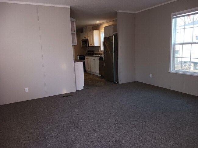 Building Photo - 54 Violet Dr