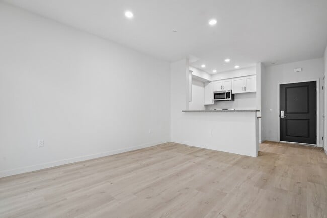Building Photo - 8444 Columbus Ave