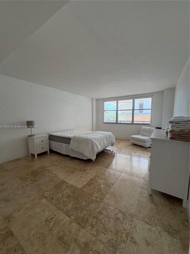 Building Photo - 6039 Collins Ave