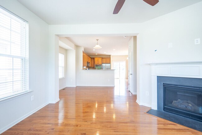 Foto del edificio - Beautiful 3 BR/3 BA EOG Townhome in Capito...