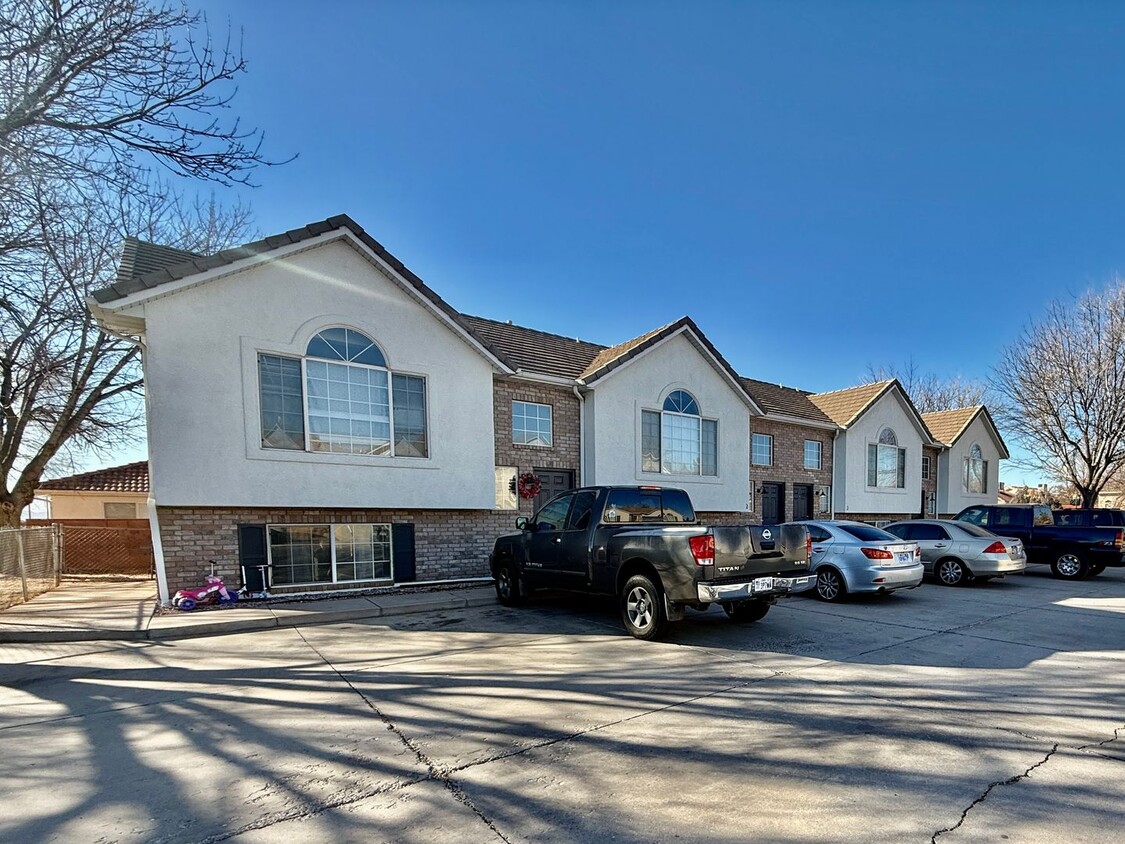 Primary Photo - Cute 3-BR Townhome Near Costco