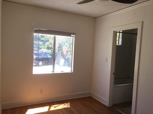Building Photo - 1668 Edgecliffe Dr