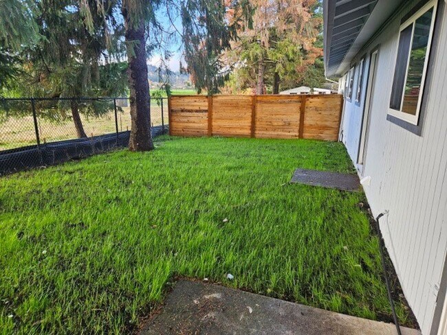 Foto del edificio - Charming 2-Bedroom Home with Garage in Prime Gresham Location