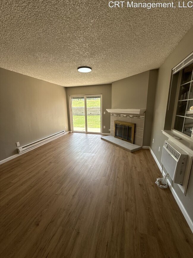 Foto del edificio - Updated 1 bedroom 1 bathroom first floor c...