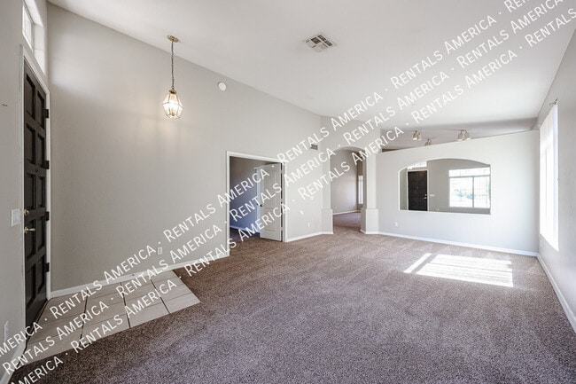 Building Photo - 13874 W Wilshire Dr