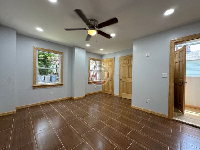 Building Photo - 450 Quincy Ave