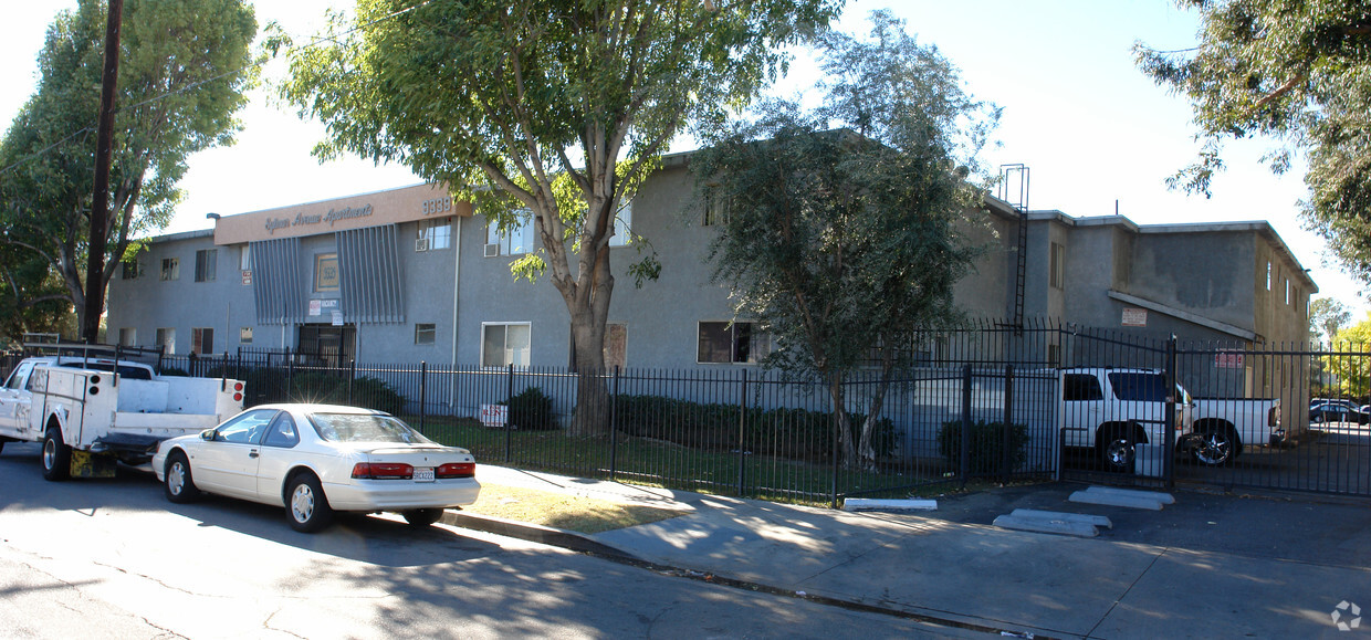 Foto del edificio - Sylmar Avenue Apartments