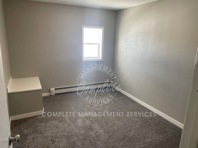 Foto del edificio - 212 W James St