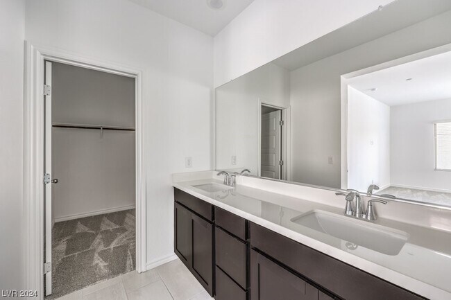Building Photo - 600 Carriage Hill Dr