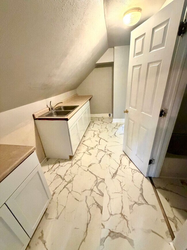 Foto del edificio - 516 E 3rd St