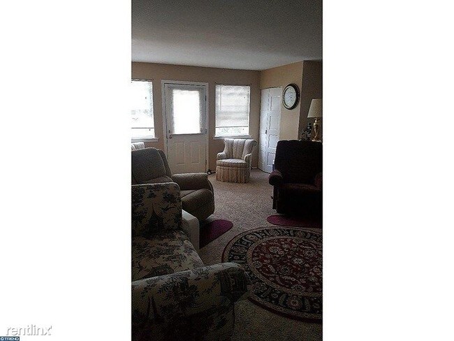 Building Photo - 2 br, 1 bath Townhome - 271 Washington Square