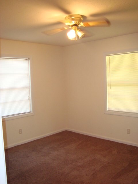 Building Photo - Nice Three Bedroom and One Bath Home Avail...