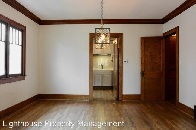 Building Photo - 732-732 Lockwood St NE