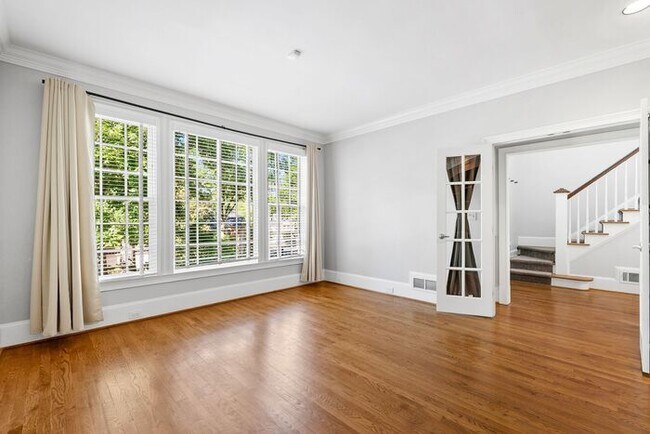 Building Photo - 459 Ivy Park Ln NE