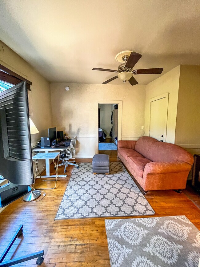 Foto del edificio - 3204 Bryant Ave S