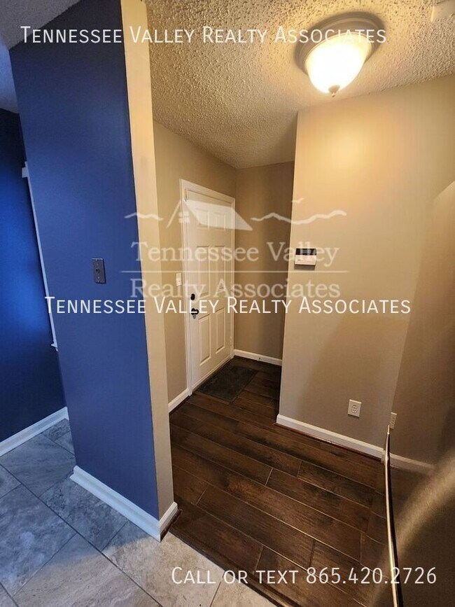 Building Photo - 433 Bramblewood Ln