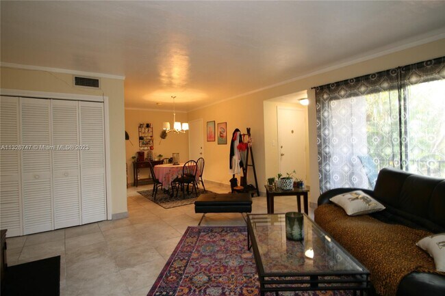 Foto del edificio - 9490 SW 77th Ave