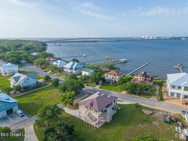 Foto del edificio - 238 Lovers Ln