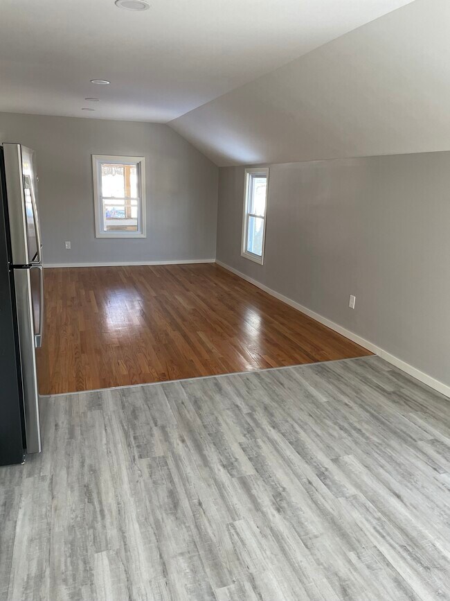 Foto del edificio - 38 Gerrard Ave