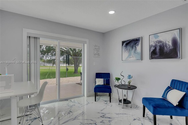 Foto del edificio - 895 W 39th Pl