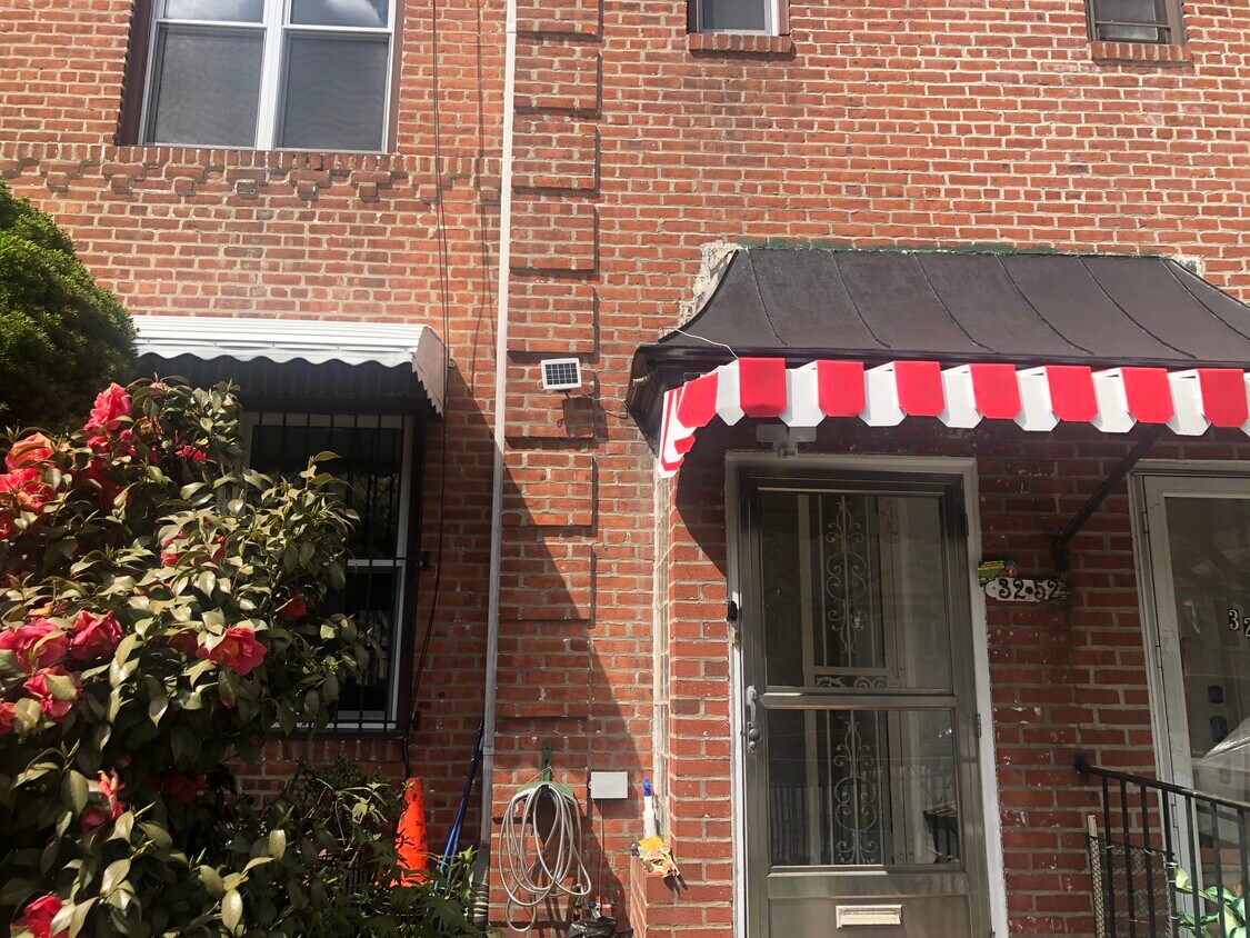 Primary Photo - 3252 78th St