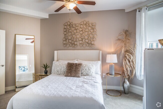 1 HAB, 1 BA - 625 ft² - Gayoso House & Pembroke Square