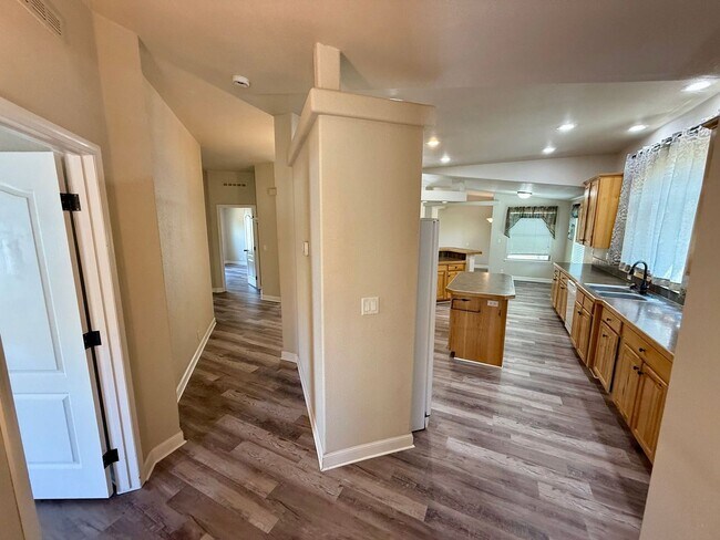 Foto del edificio - Stunning 3Bedroom 2Bath Clearwater Riverfront Home with Shop
