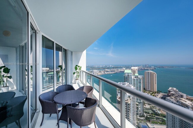 Foto del edificio - 465 Brickell Ave