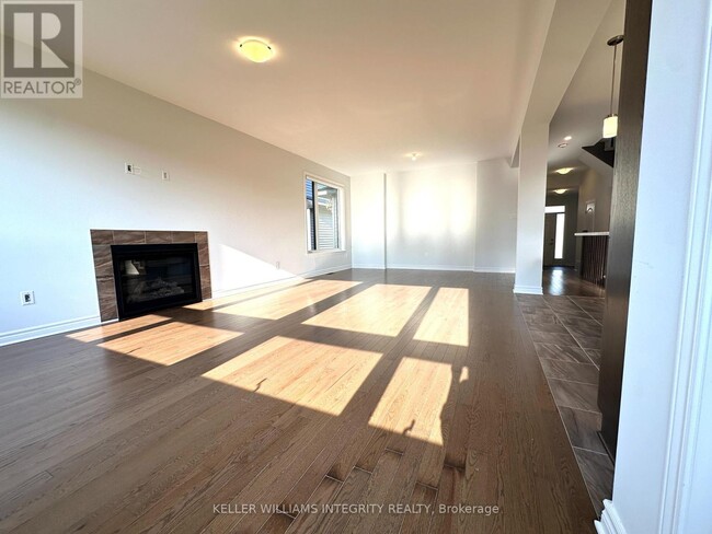 Building Photo - 532 Supernova St