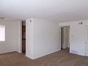 Building Photo - 21 Roland Dr