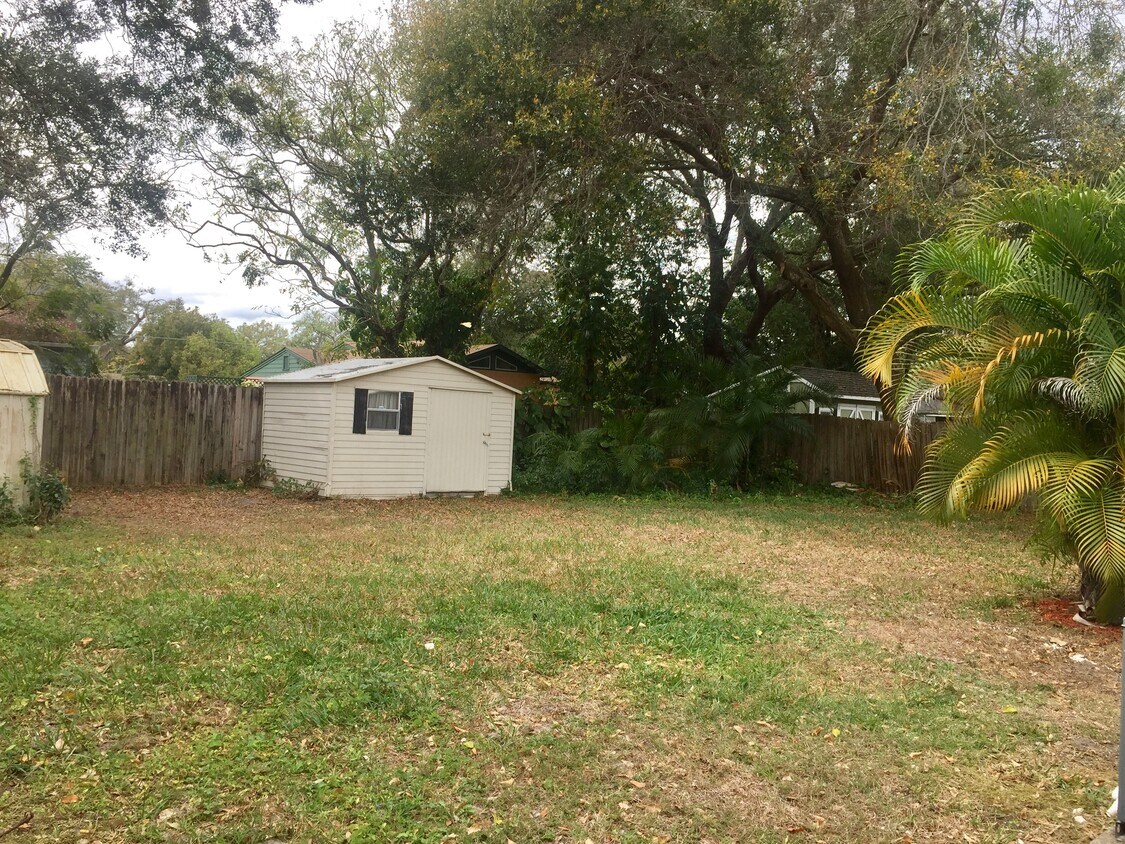 13333 Folleto de la autopista del noroeste - 1608 Knollwood Circle