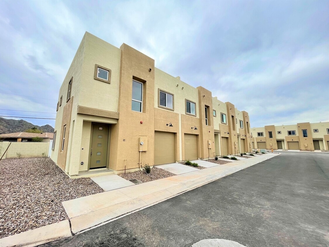 Stone View on Central 83508350 S Central Ave Phoenix, AZ